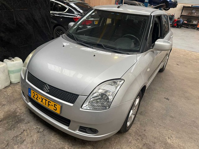 Suzuki swift 1.3 ga, 22-xtf-5 - afbeelding 1 van  11