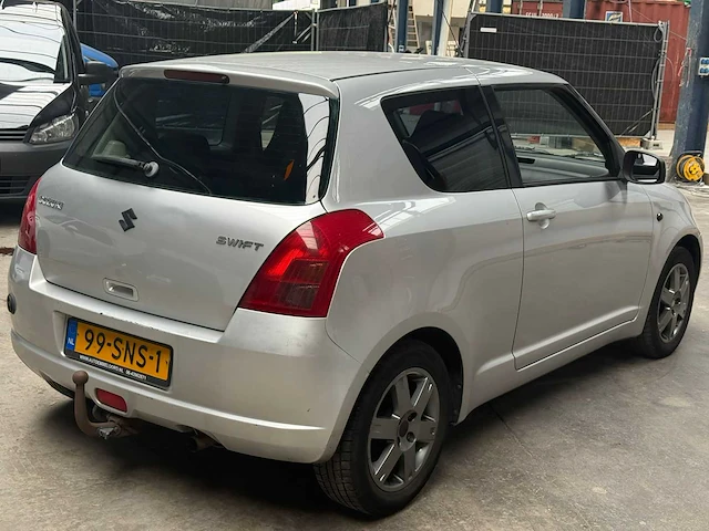 Suzuki swift 1.3 gls, 99-sns-1 - afbeelding 2 van  13