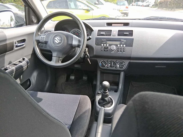 Suzuki swift 1.3 shogun 2007 | 55-tv-bs - afbeelding 18 van  26