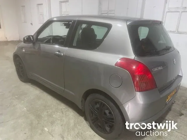 Suzuki swift 1.5 gls, 4-xzs-05 - afbeelding 3 van  16