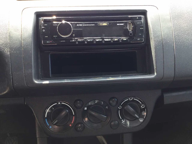 Suzuki swift personenauto - afbeelding 11 van  14