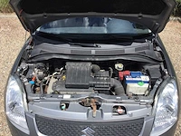 Suzuki swift personenauto - afbeelding 12 van  14