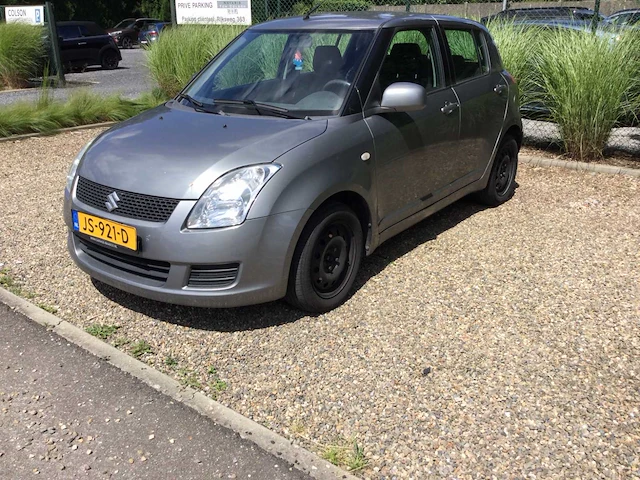 Suzuki swift personenauto - afbeelding 1 van  14