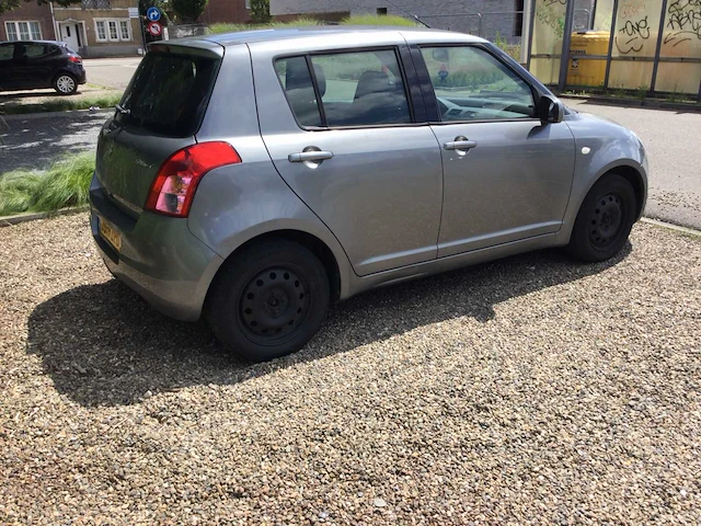 Suzuki swift personenauto - afbeelding 4 van  14