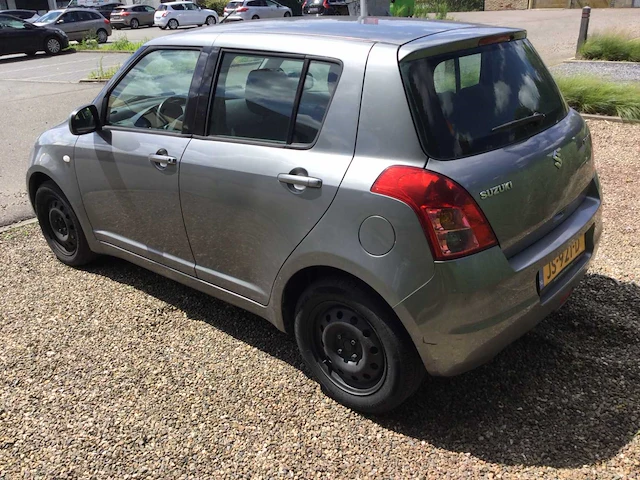 Suzuki swift personenauto - afbeelding 7 van  14