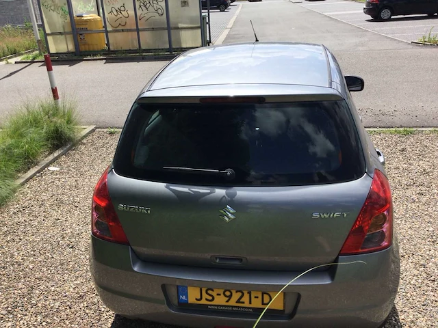 Suzuki swift personenauto - afbeelding 8 van  14