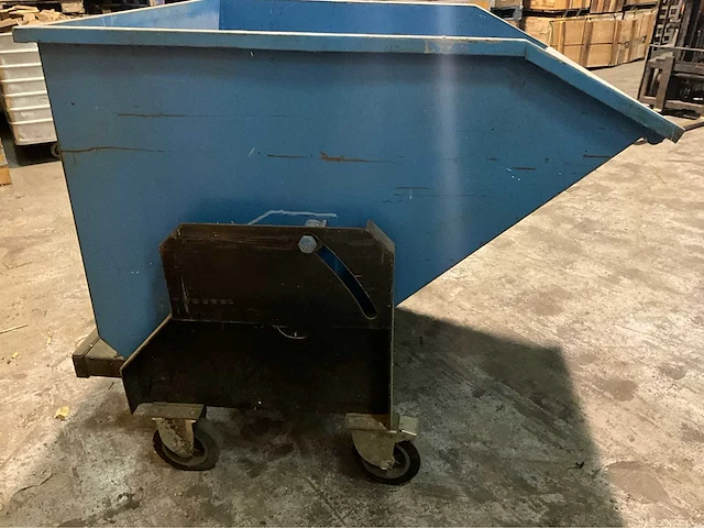 Sven 1.5m3 mobiele kiep/kantelbak v.v zwenkwielen 140x160x125cm - afbeelding 3 van  3