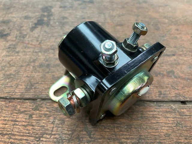 Sw-3 starter solenoid (11x) - afbeelding 1 van  4