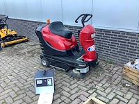 Sweep model 1100 zelfrijdende veegmachine - afbeelding 1 van  8