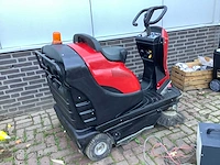 Sweep model 1100 zelfrijdende veegmachine - afbeelding 4 van  8