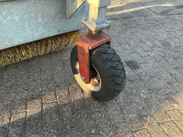 Sweep straatveegmachine - afbeelding 7 van  13