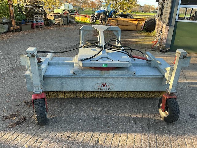 Sweep straatveegmachine - afbeelding 9 van  13