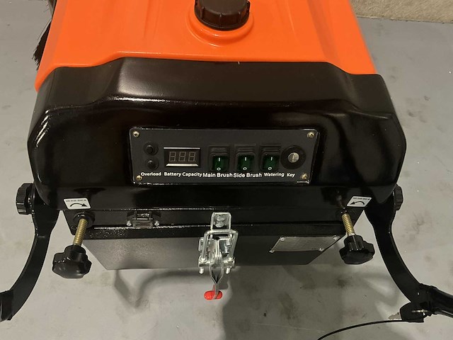 Sweeper - 2025 - t1050 - zelfrijdende veegmachine - afbeelding 10 van  14