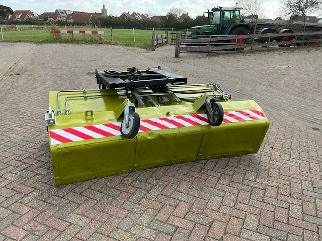 Sweeper ukm straatveegmachine - afbeelding 5 van  12