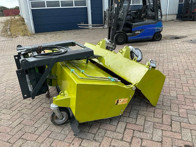Sweeper ukm straatveegmachine - afbeelding 7 van  12