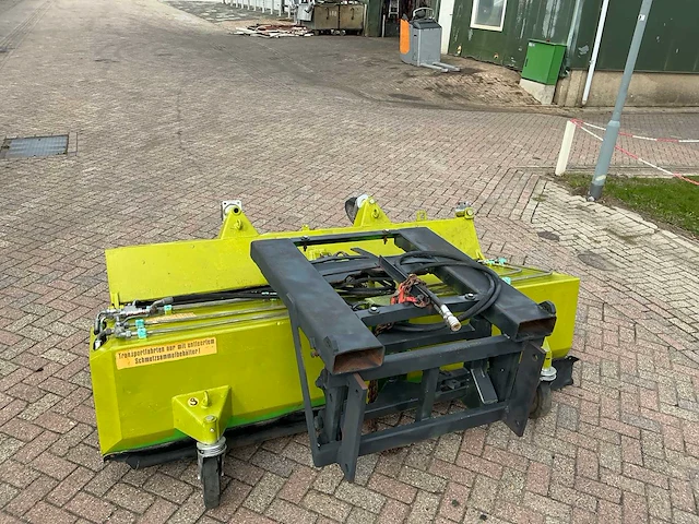 Sweeper ukm straatveegmachine - afbeelding 9 van  12