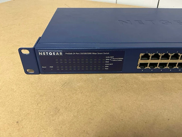 Switch - netgear - gs724t - afbeelding 2 van  3