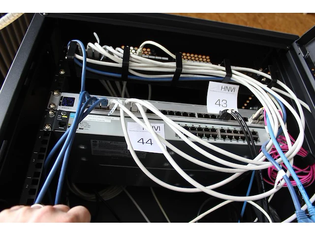 Switch hp 2530 24g. - afbeelding 1 van  2