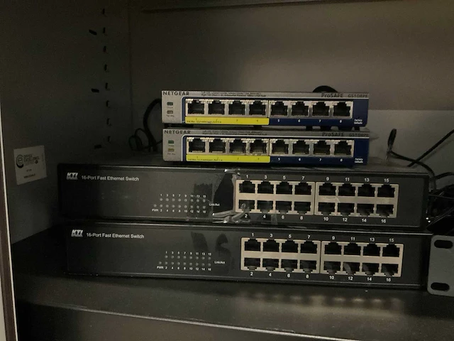 Switches (9x) - afbeelding 2 van  3