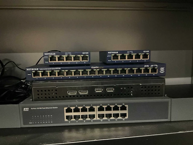 Switches (9x) - afbeelding 3 van  3