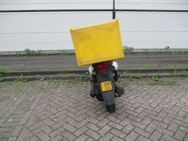 Sym - bezorg bromscooter - x-pro - scooter - afbeelding 10 van  11