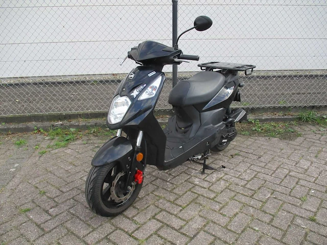Sym - bezorg bromscooter - x-pro - scooter - afbeelding 2 van  11