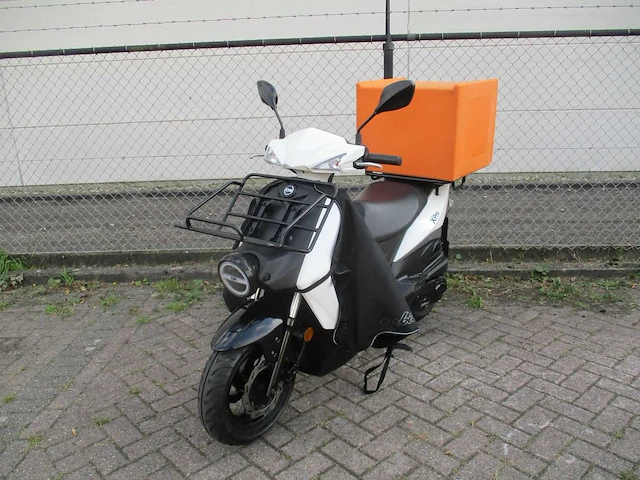 Sym - bezorg bromscooter - x-pro e5 - scooter - afbeelding 4 van  11