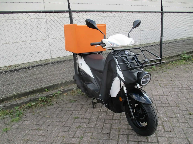 Sym - bezorg bromscooter - x-pro e5 - scooter - afbeelding 7 van  11