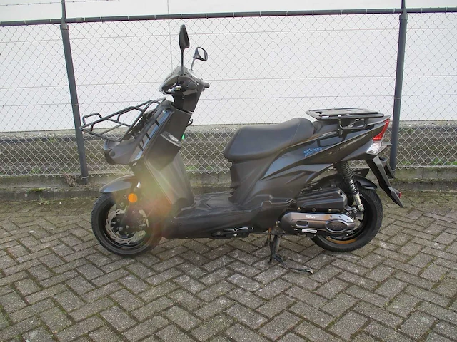 Sym - bezorg bromscooter - x-pro e5 injectie - scooter - afbeelding 1 van  11