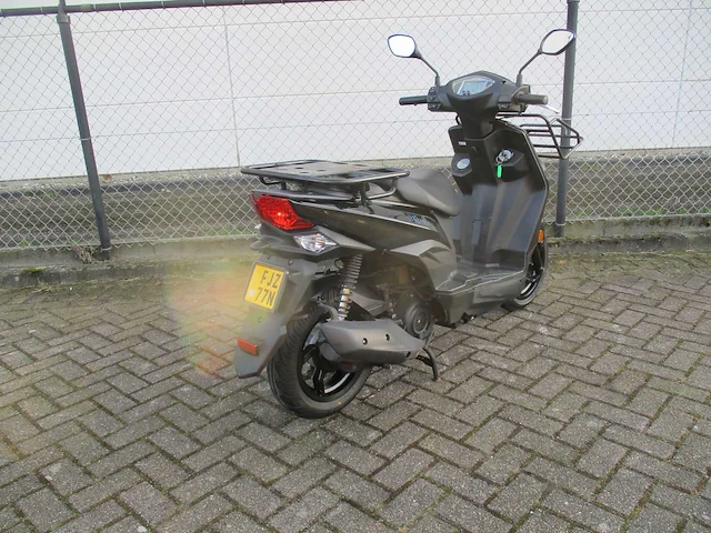 Sym - bezorg bromscooter - x-pro e5 injectie - scooter - afbeelding 9 van  11