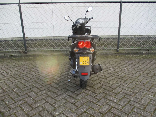 Sym - bezorg bromscooter - x-pro e5 injectie - scooter - afbeelding 10 van  11