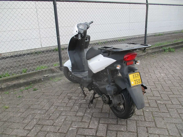 Sym - bezorgbromscooter - x-pro - scooter - afbeelding 2 van  12