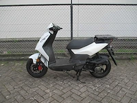 Sym - bezorgbromscooter - x-pro - scooter - afbeelding 1 van  12