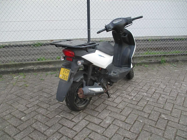 Sym - bezorgbromscooter - x-pro - scooter - afbeelding 10 van  12