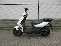 Sym - bezorgbromscooter - x-pro - scooter - afbeelding 1 van  11
