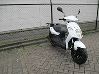 Sym - bezorgbromscooter - x-pro - scooter - afbeelding 7 van  11