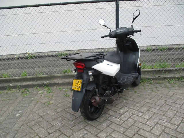 Sym - bezorgbromscooter - x-pro - scooter - afbeelding 9 van  11