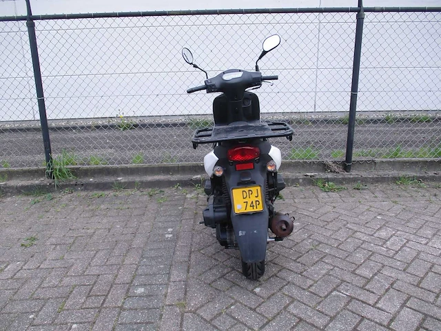 Sym - bezorgbromscooter - x-pro - scooter - afbeelding 10 van  11