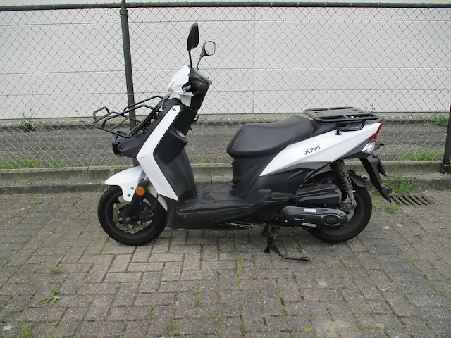 Sym - bezorgbromscooter - x-pro e5 injectie - scooter - afbeelding 1 van  11
