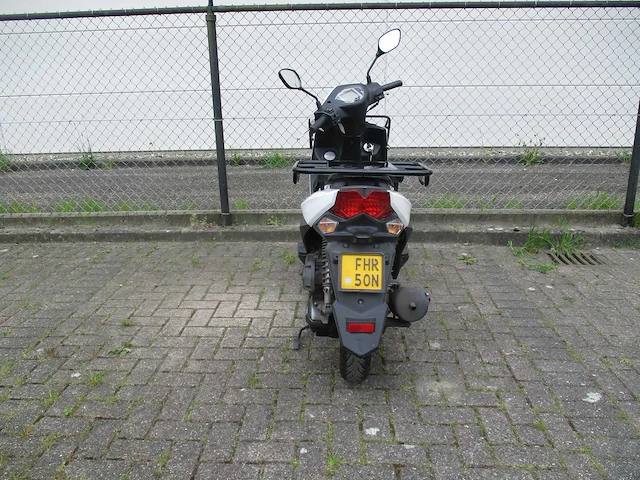 Sym - bezorgbromscooter - x-pro e5 injectie - scooter - afbeelding 10 van  11