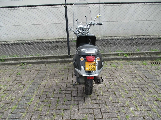 Sym - bromscooter - allo - scooter - afbeelding 10 van  11