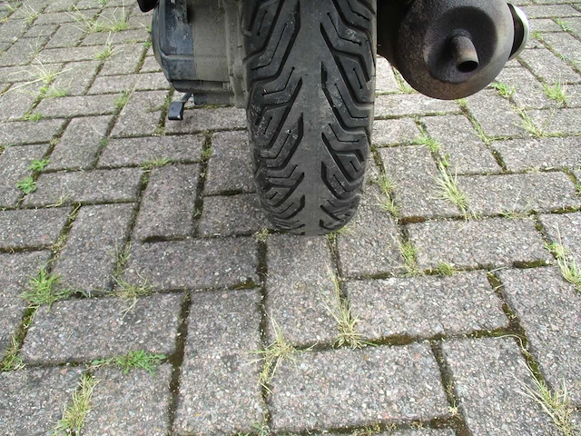 Sym - bromscooter - allo - scooter - afbeelding 11 van  11