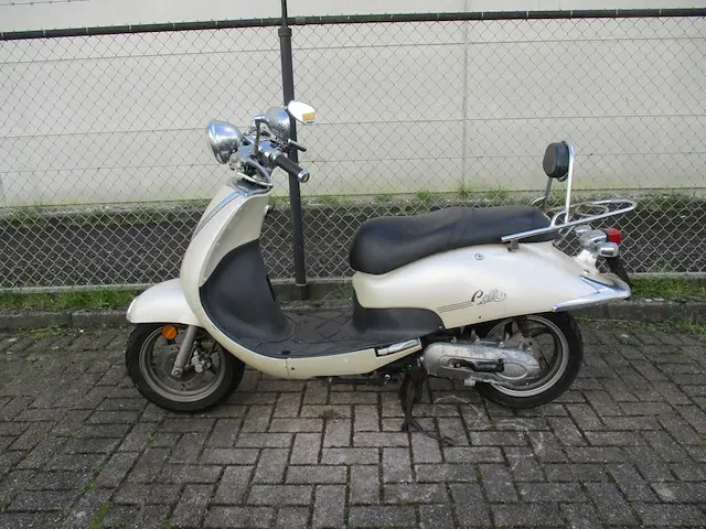 Sym - bromscooter - cello - scooter - afbeelding 1 van  9