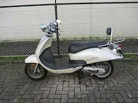 Sym - bromscooter - cello - scooter - afbeelding 1 van  9
