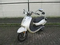 Sym - bromscooter - cello - scooter - afbeelding 2 van  9