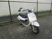 Sym - bromscooter - cello - scooter - afbeelding 4 van  9