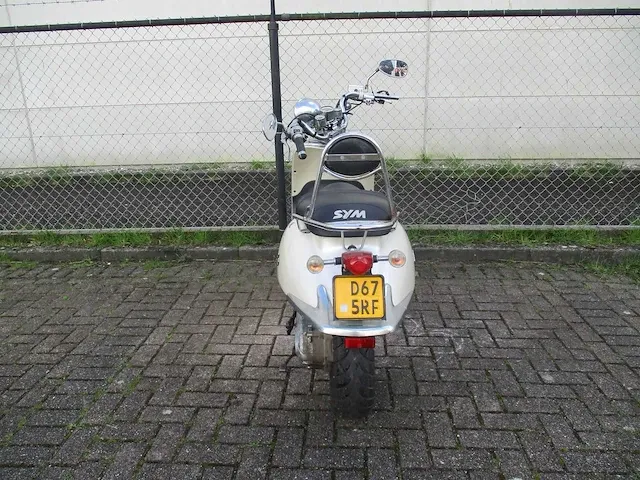 Sym - bromscooter - cello - scooter - afbeelding 7 van  9
