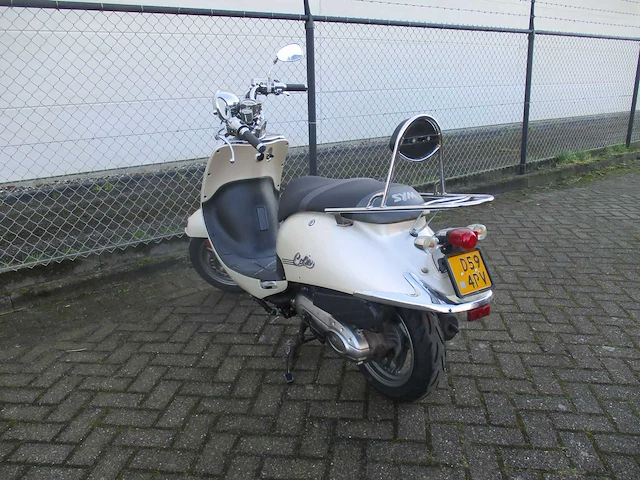 Sym - bromscooter - cello - scooter - afbeelding 2 van  11