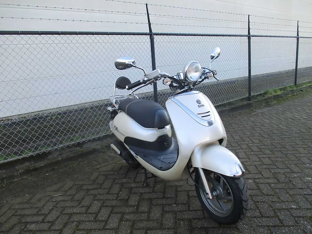 Sym - bromscooter - cello - scooter - afbeelding 7 van  11