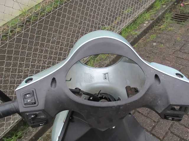 Sym - bromscooter - fiddle 50 - scooter - afbeelding 9 van  9